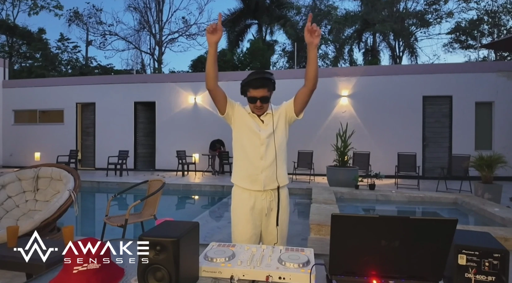 Andrés Romero mezclando en Awake Sensses 001